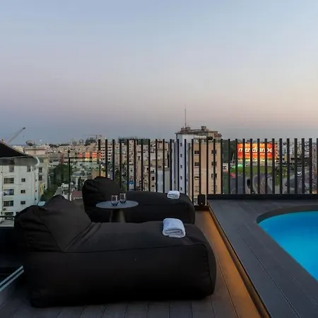 The Penthouse - 3br Seaview With Private Pool In Larnaca