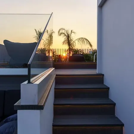 The Penthouse - 3br Seaview With Private Pool In Апартаменти Ларнака