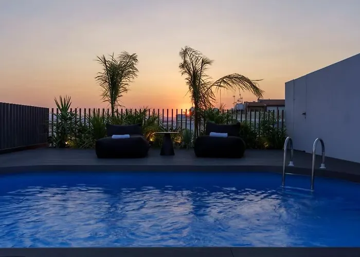 The Penthouse - 3br Seaview With Private Pool In Апартаменти