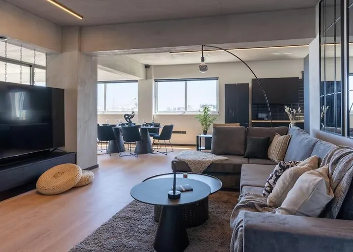 The Penthouse - 3br Seaview With Private Pool In Апартаменти Ларнака