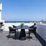 The Penthouse - 3br Seaview With Private Pool In Lárnaca