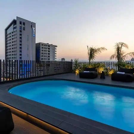 The Penthouse - 3br Seaview With Private Pool In Larnaca