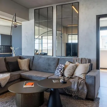 The Penthouse - 3br Seaview With Private Pool In Λάρνακα