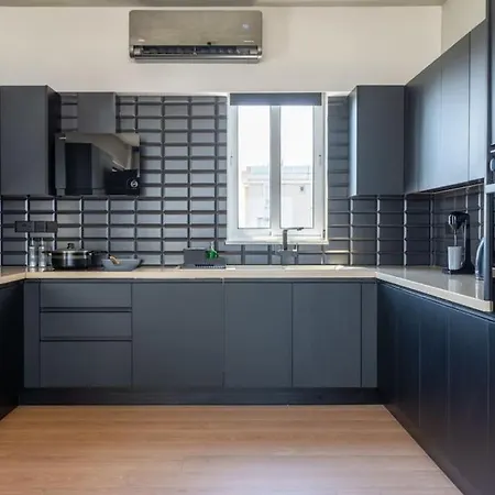 The Penthouse - 3br Seaview With Private Pool In * Λάρνακα