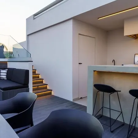 The Penthouse - 3br Seaview With Private Pool In Appartement Larnaca