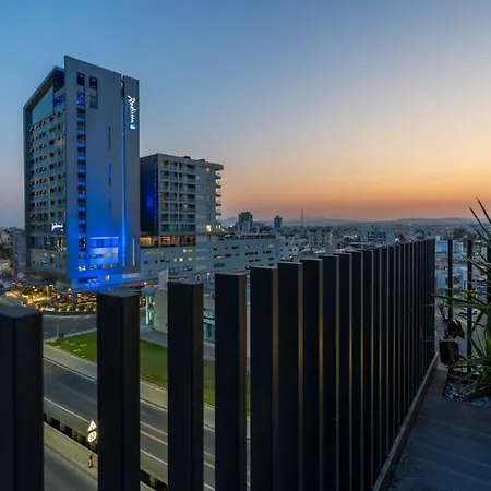 The Penthouse - 3br Seaview With Private Pool In Λάρνακα