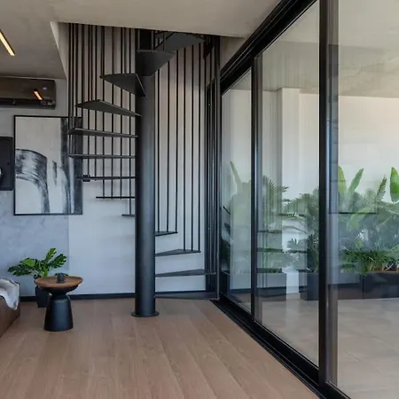 The Penthouse - 3br Seaview With Private Pool In Λάρνακα