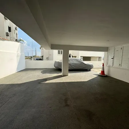 The Penthouse - 3br Seaview With Private Pool In Λάρνακα