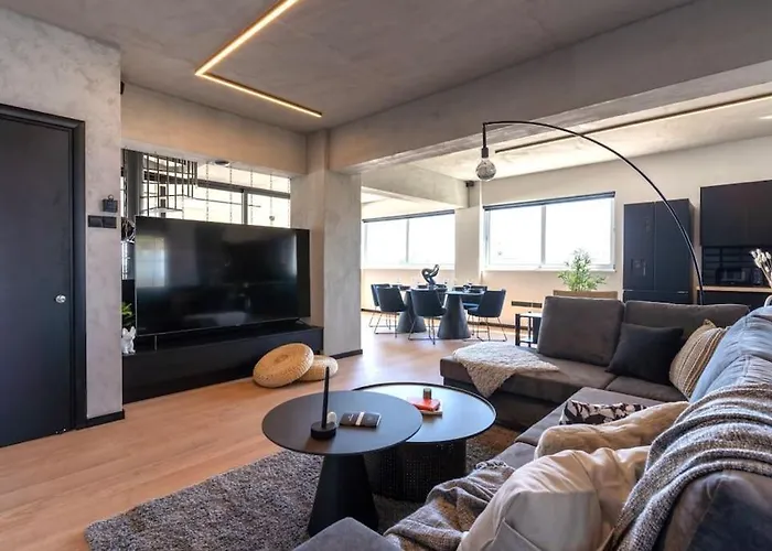 The Penthouse - 3br Seaview With Private Pool In דירה