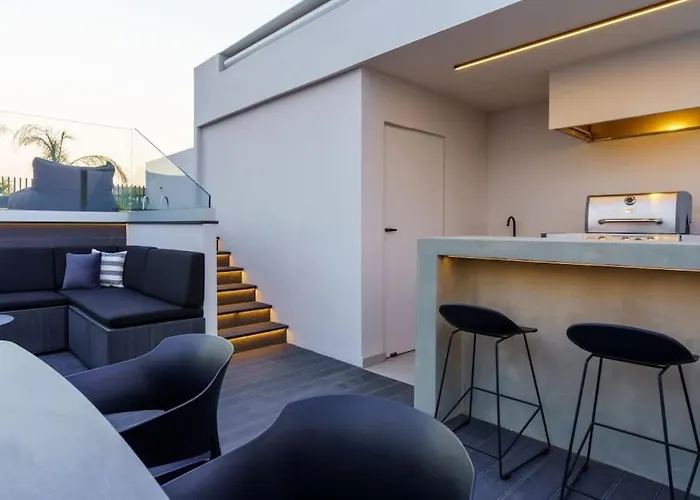 The Penthouse - 3br Seaview With Private Pool In דירה לרנקה