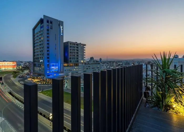 The Penthouse - 3br Seaview With Private Pool In לרנקה