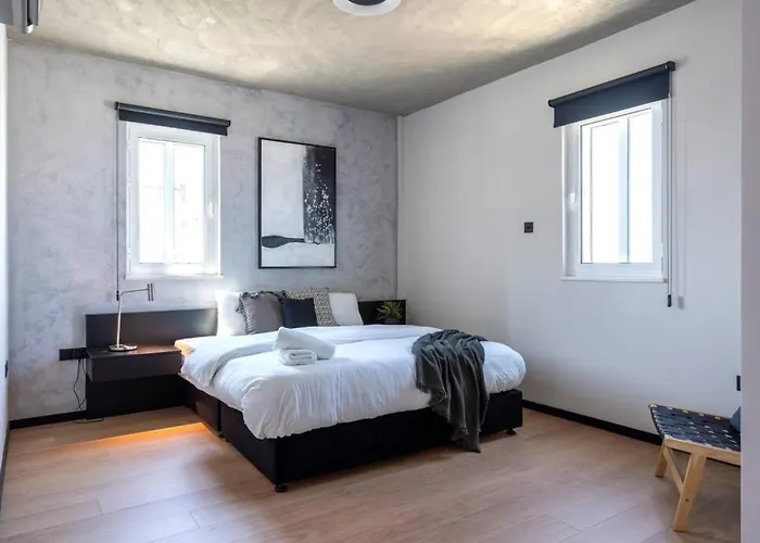 The Penthouse - 3br Seaview With Private Pool In Apartament Larnaca