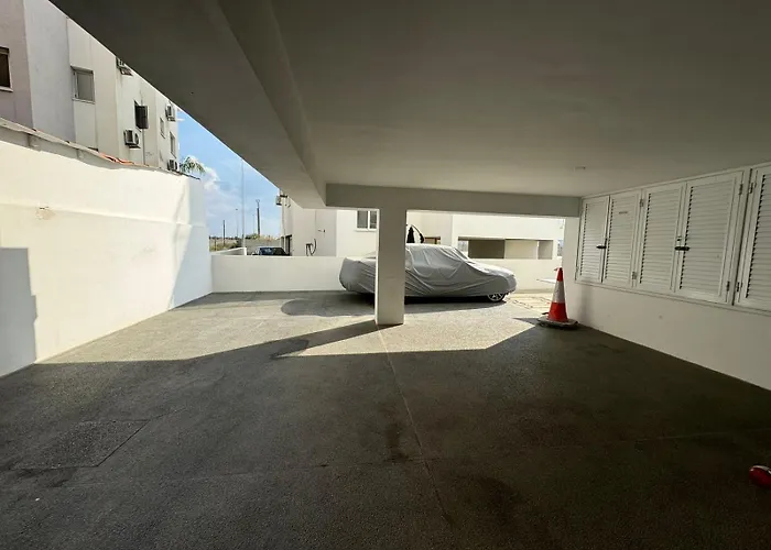 The Penthouse - 3br Seaview With Private Pool In Larnaca